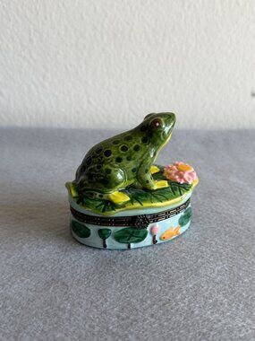 Vintage Hand-Painted Frog Trinket Box With Floral & Pond Details Hinged Lid Coll